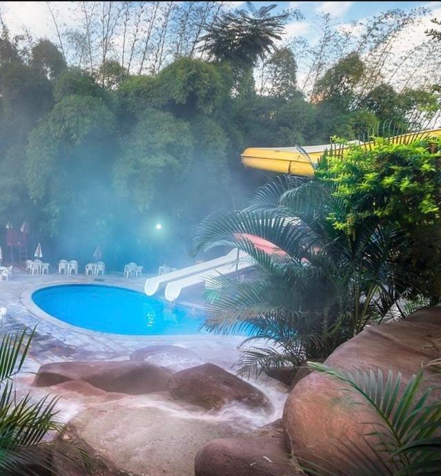 Aparthotel Golden Dolphin Com Cafe Da Manha! Piscinas 24h Caldas Novas
