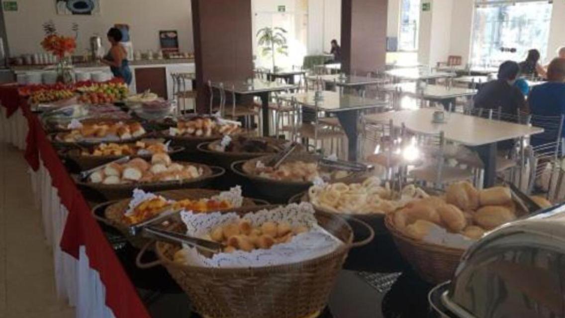 Golden Dolphin Com Cafe Da Manha! Piscinas 24h Aparthotel Caldas Novas